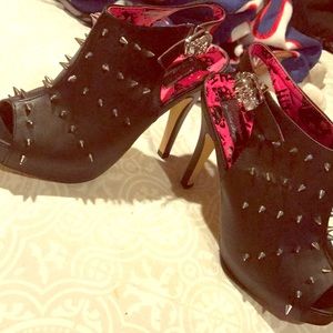 Million dates black peep toe heal